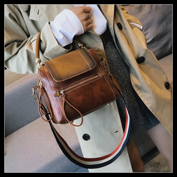 NEW KATE Tote Crossbody - Picture 5 of 7